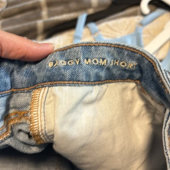 American Eagle Distressed Blue Denim Baggy Mom Shorts Women Shorts - Picture 4 of 4